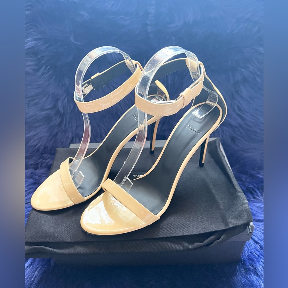New! THEORY Glossy Patent Strappy Heeled Sandals - Picture 6 of 13
